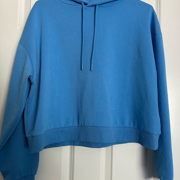 Don’t Call Me Jennyfer Woman’s Junior Cropped Blue Hoodie size Large - Picture 3 of 4